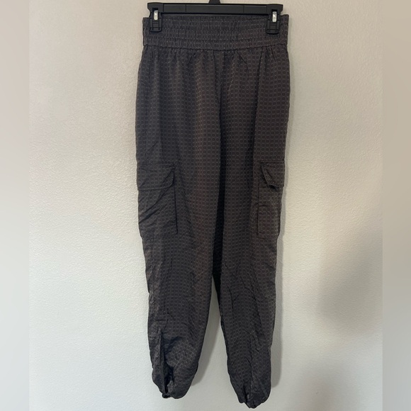 Forever 21 High Waisted Black Gray Cargo Pants Size X Small - Picture 1 of 3